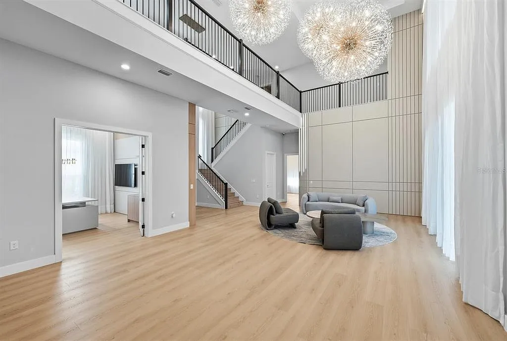 5 bed, 7.0 bath, 5871 sqft, $13,000 — Photo 3
