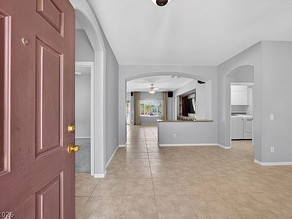 4th image of 2536 Belgreen St