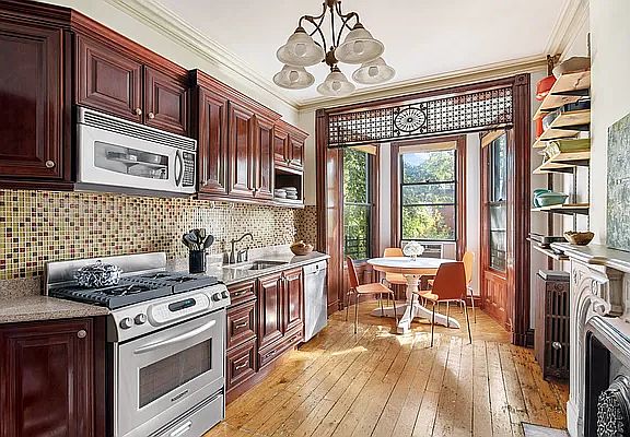 5th image of 420 Lafayette Ave