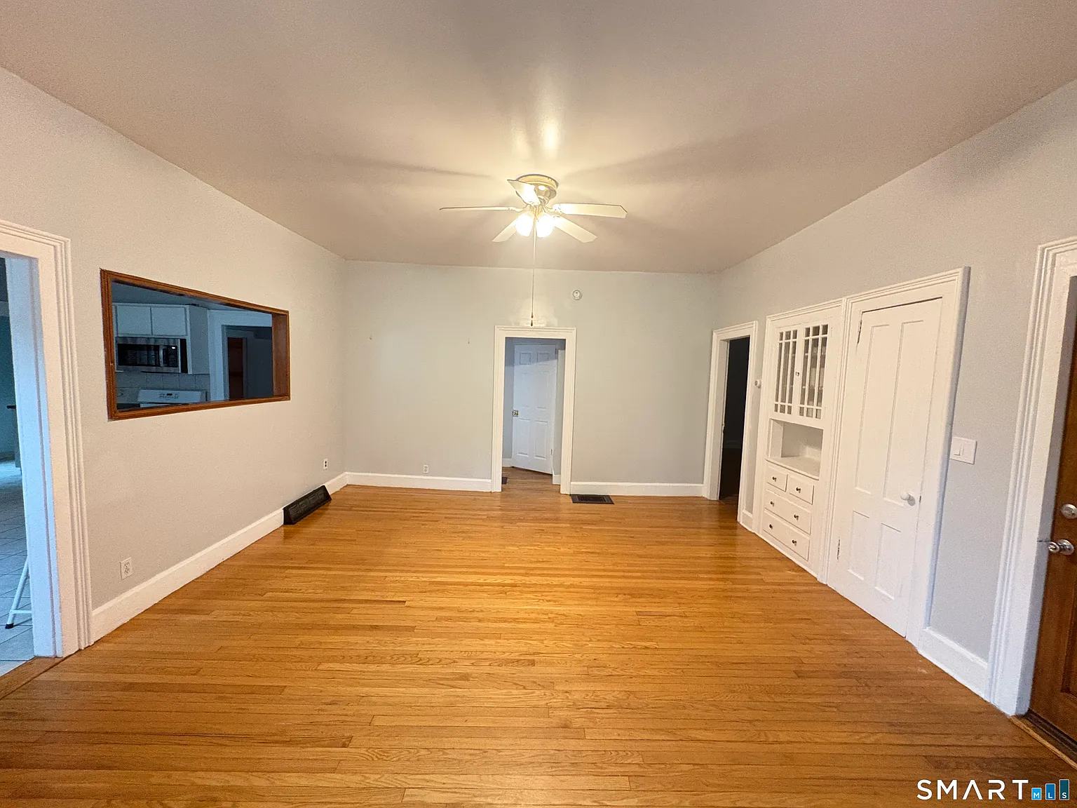 3 bed, 1.0 bath, 1417 sqft, $2,200 — Photo 2