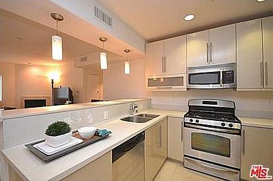 4th image of 733 S Manhattan Pl Unit 205