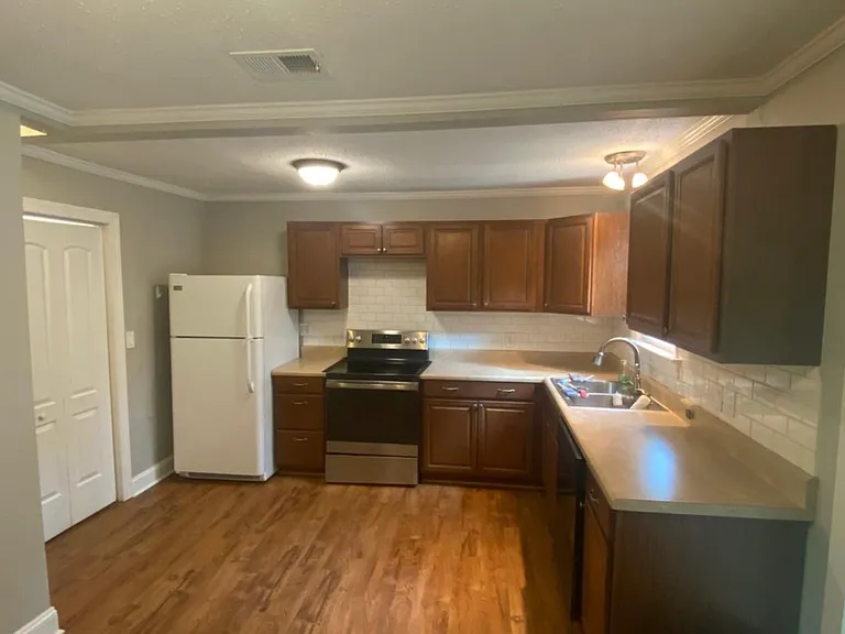 105 Sewanee Ave — Photo 14