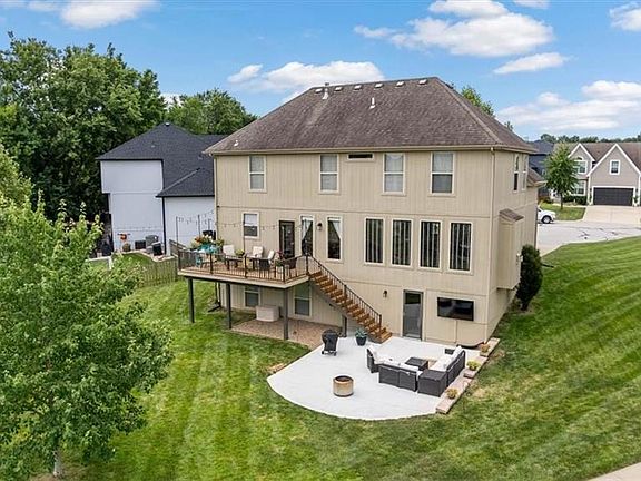 5th image of 2101 SW Roberts Ct