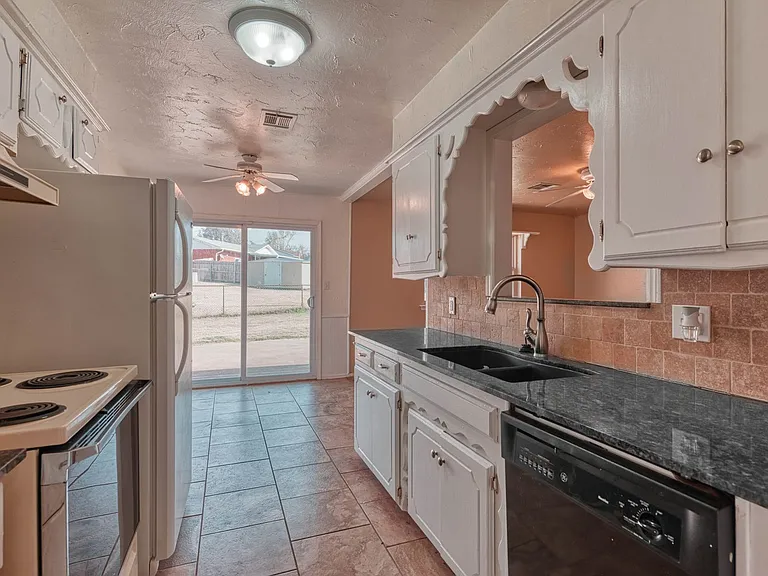204 Vickie Dr — Photo 30