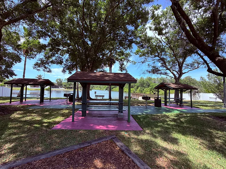 129 Camphor Cir #F — Photo 45