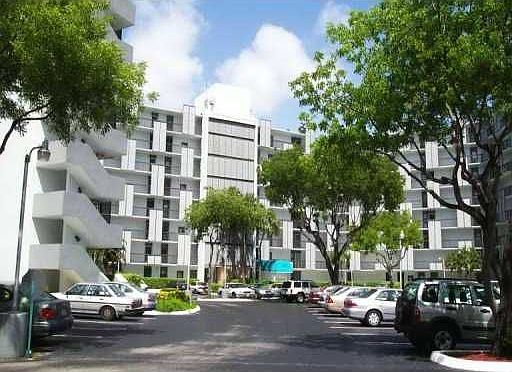 1st image of 3401 N Country Club Dr APT 104