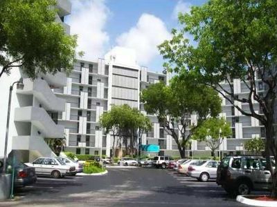 3401 N Country Club Dr APT 104, Aventura, FL, 33180