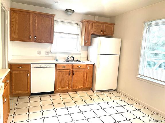 4th image of 3358 Ellwood Ave