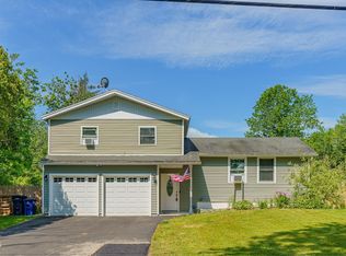 948 Midline Rd, Amsterdam, NY 12010