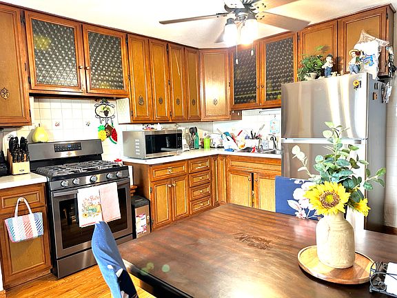 2nd image of 334 E Clarendon Dr