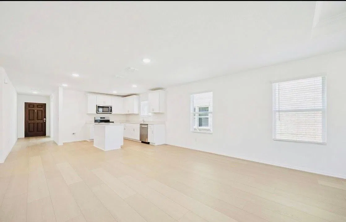 3 bed, 2.0 bath, 1721 sqft, $2,250 — Photo 3