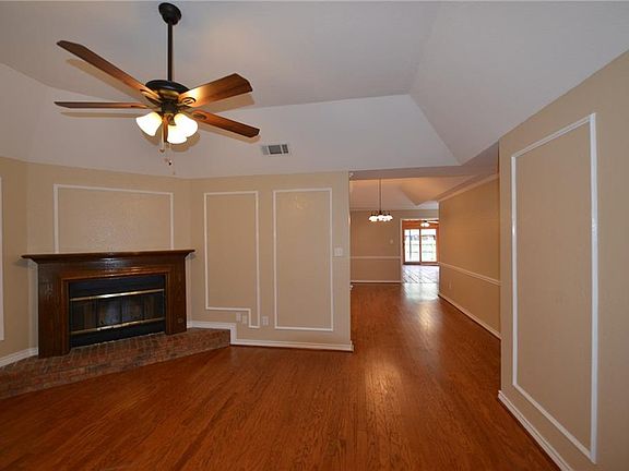 3rd image of 112 Myrtle Ave