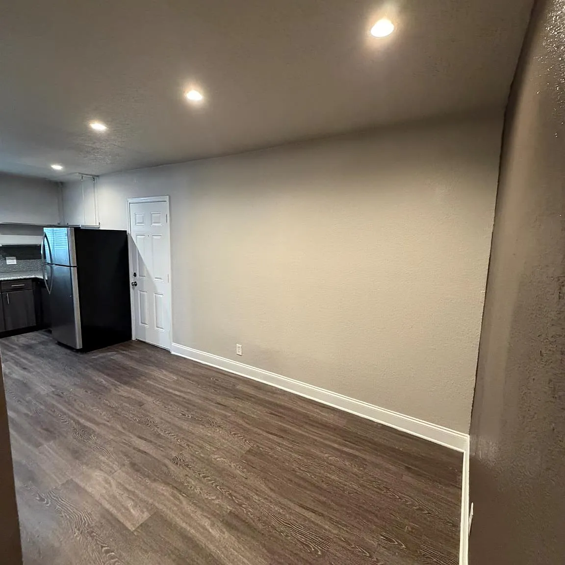 3 bed, 1.0 bath, 800 sqft, $1,399 — Photo 3