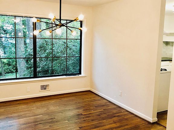 Beautiful oak hardwoods in dining and throughout