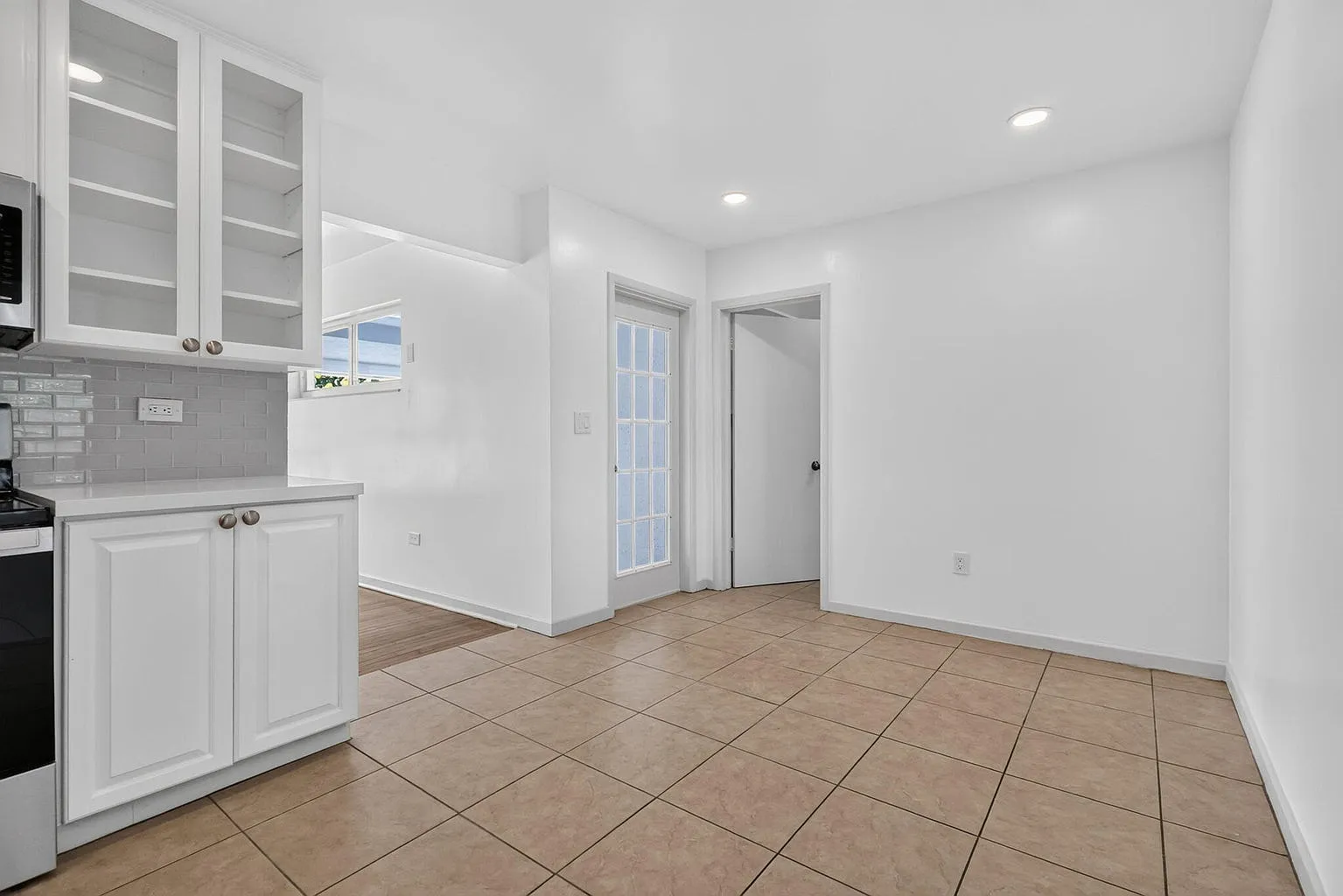 3 bed, 1268 sqft, $3,200 — Photo 2