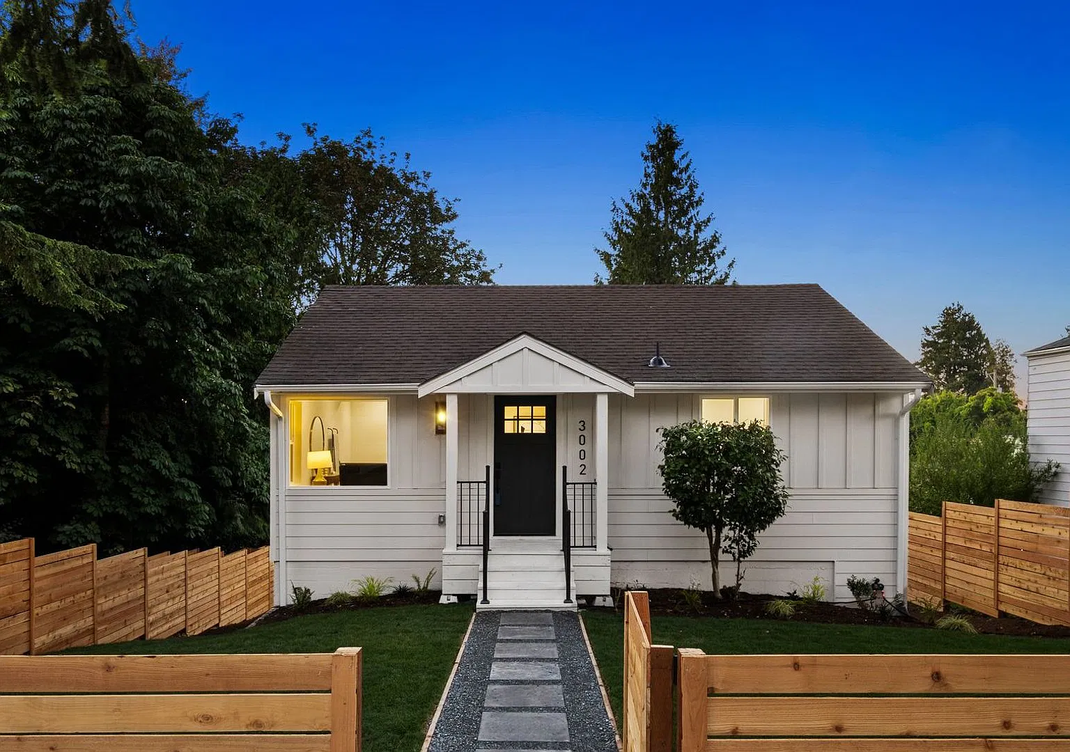 Beautifully Renovated 4-Bedroom Home in Desirable Maple Leaf! — Photo 2