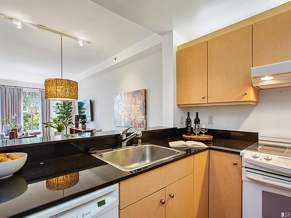 4th image of 140 S Van Ness Ave Unit 428