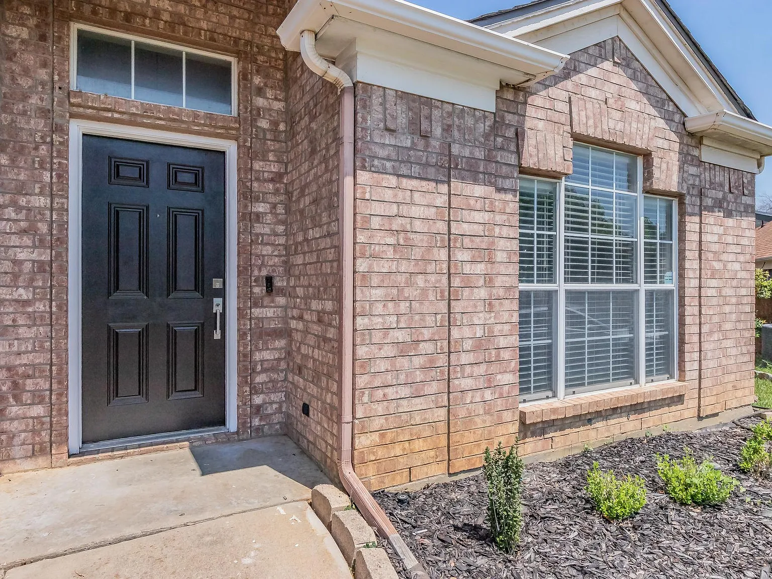 4 bed, 1857 sqft, $2,695 — Photo 3