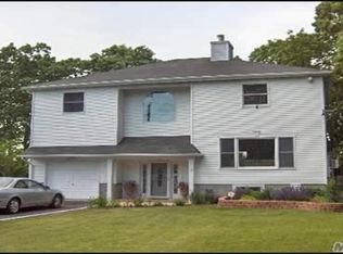 13 Greencrest St, Lake Grove, NY 11755