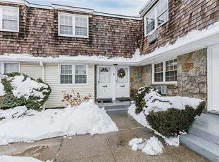 4020 Wilshire Ln, Oakdale, NY 11769