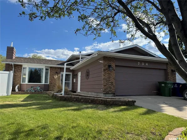 734 Wollaston COURT, Saskatoon, SK S7J 4E5