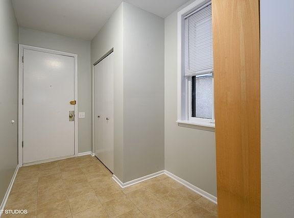 2nd image of 2443 N Greenview Ave #G