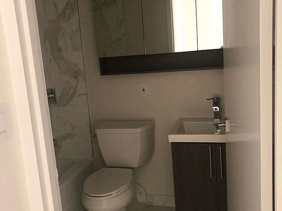 4th image of 424 W 53rd St #616