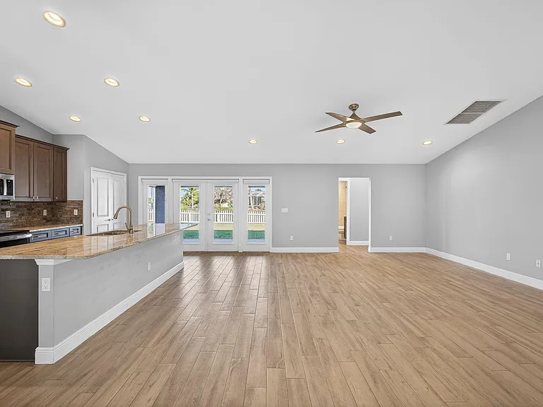 2501 SE Mariposa Ave — Photo 9