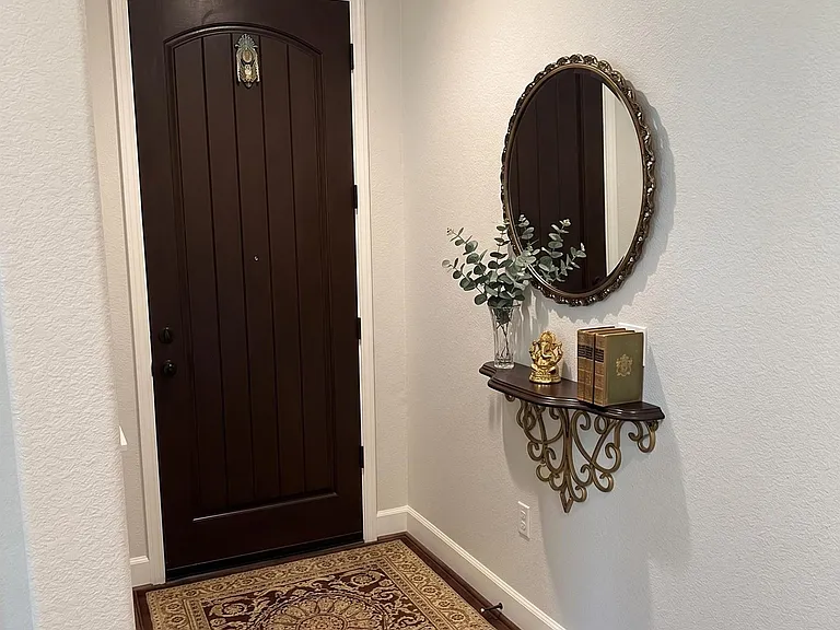 1826 Rosemary Dr — Photo 2