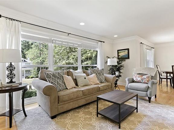 5th image of 3479 Rockhaven Cir NE