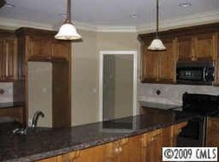 109 Overlook Ct, Mount Holly, NC 28120