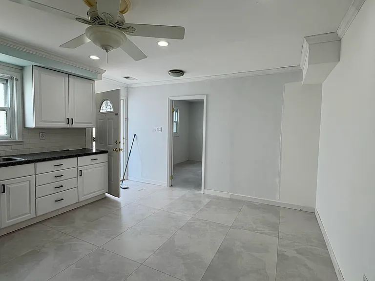 12 Elwood Ave — Photo 1