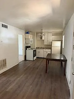 2 bed, 1.0 bath, 575 sqft, $950 — Photo 2