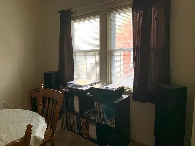 Home office. A lot of natural light. Very spacious space.