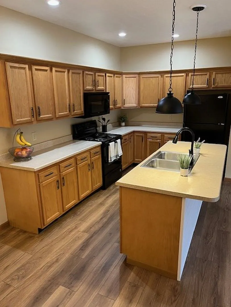 Modern Brick Ranch with 3 Bedrooms, 1.5 Baths, and 2-Car Attached Garage in Troy, Ohio — Photo 3