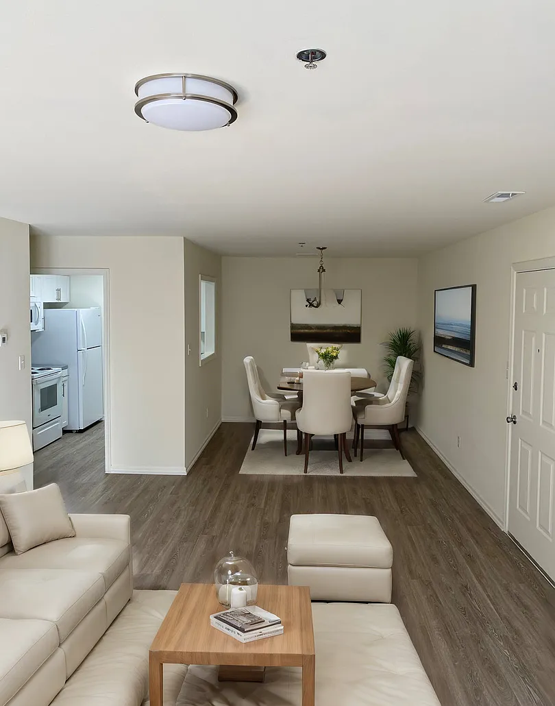 2 bed, 900 sqft, $1,832 — Photo 4