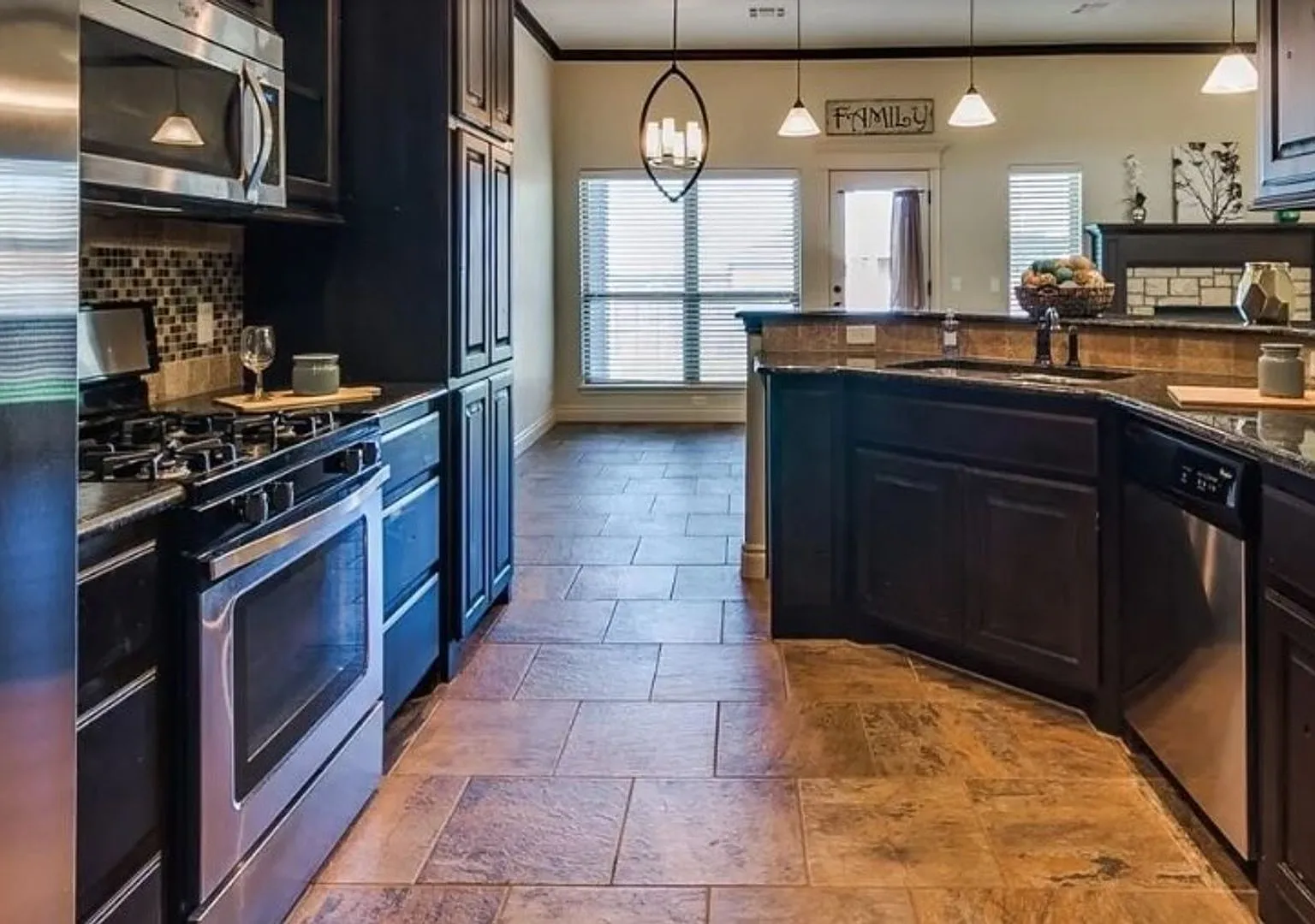 3 Bedrooms + Study + Iron Stone Neighborhood + Edmond Schools — Photo 2