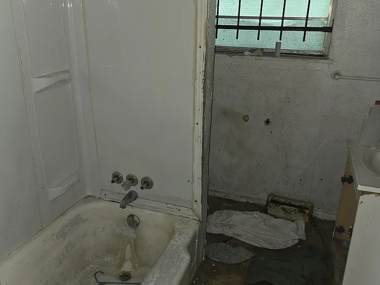5050 Hallows Ave — Photo 8