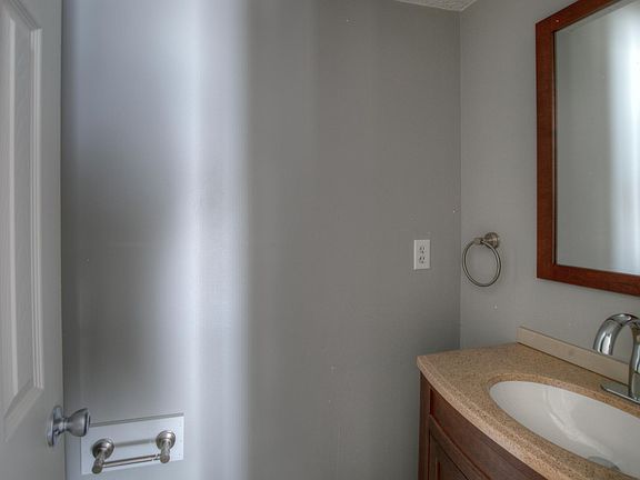 3rd image of 3104 Eaton St