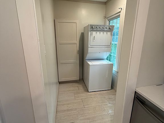 5th image of 315 Adrienne St