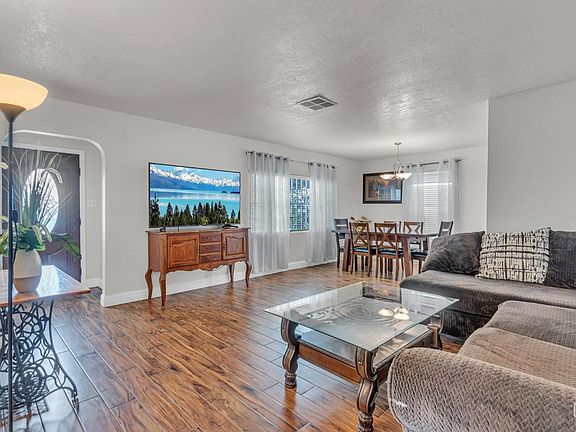 5th image of 1521 Mint St