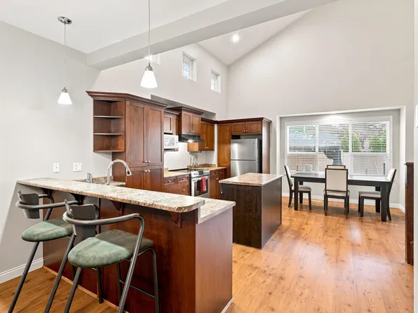 21868 Lougheed Hwy #121, Maple Ridge, BC V2X 2S4