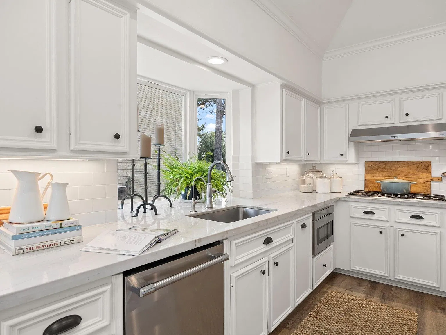 4 bed, 2.5 bath, 2779 sqft, $3,250 — Photo 4