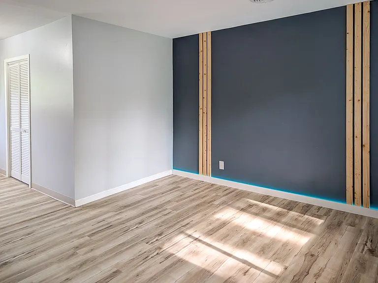 1803 Putnam St — Photo 8