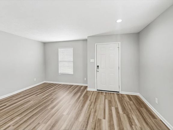5th image of 305 Settlers Ridge Dr