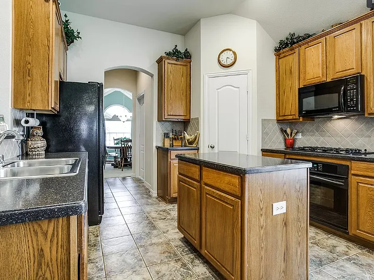 9305 Jerico Dr — Photo 3