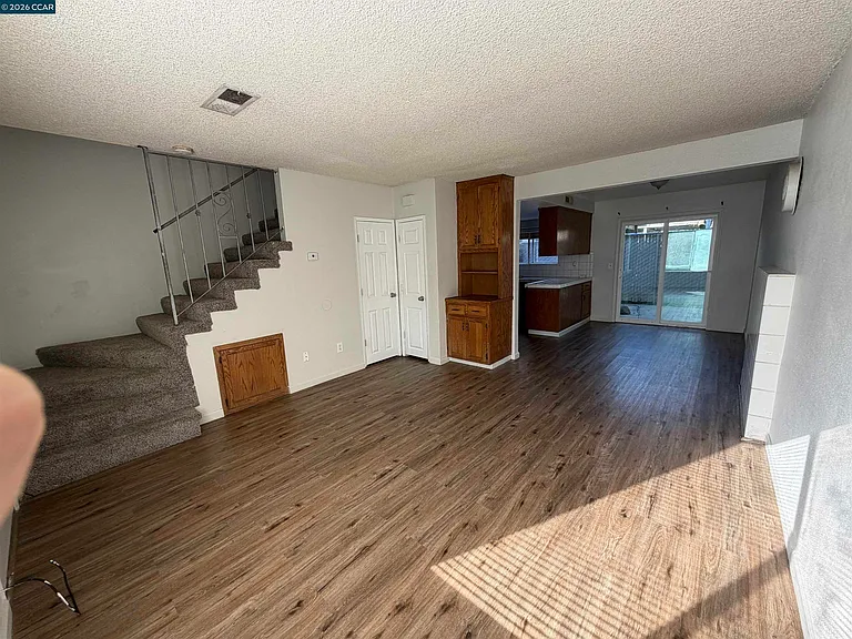1648 W North Bear Creek Dr — Photo 3