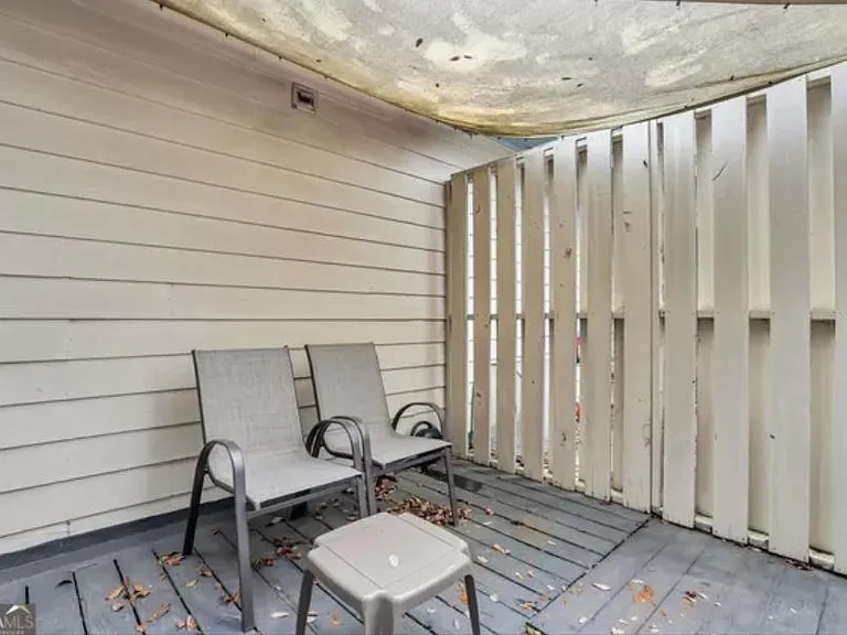 112 W Henry St #A — Photo 6