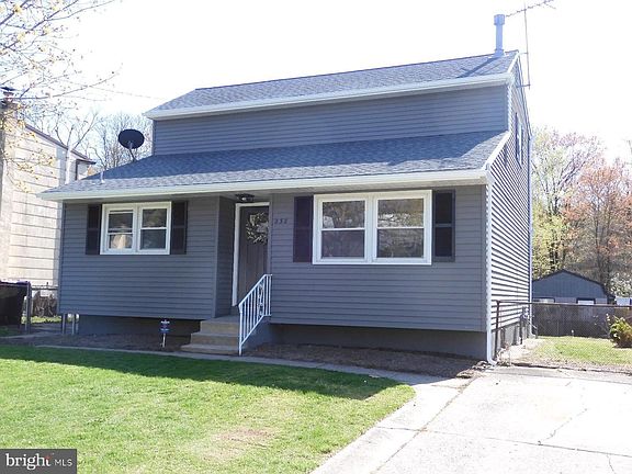 3rd image of 232 Richmond Ave