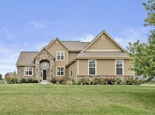 W198N5700 Powell Dr, Menomonee Falls, WI 53051